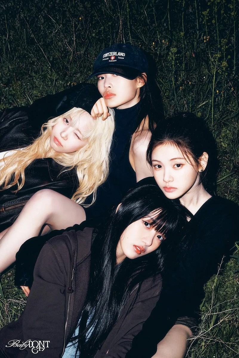 BABY DONT CRY F GIRL Debut Single PHOTO BOOK/Book+4 Photo+2 Poster