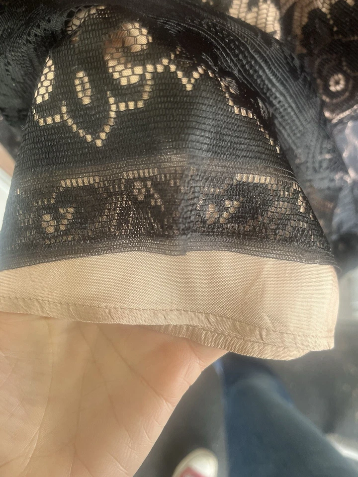 Vestido de encaje negro años 90 con base rosa  Foto 4 de 4