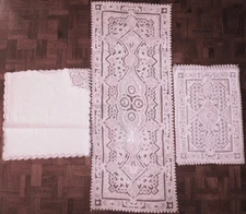 Absolutely Beautiful Complete Set of 8 Placemats/Napkins/Table Runner / NOS
