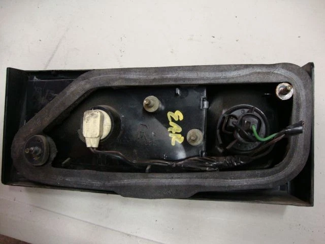 Luz trasera derecha pasajero tapa maletero montada para 96-98 BUICK SKYLARK B-16464 Foto 2 de 2