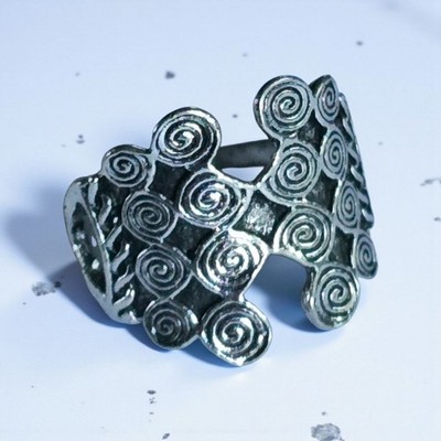 SPIRAL QUALITY  TITANIUM SILVER NEW SIZE 7 EXTEA WIDE STATEMENT RING