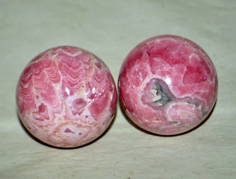 2 pcs lot Rhodochrosite Sphere w/ patterns from Argentina - Image 3 of 4