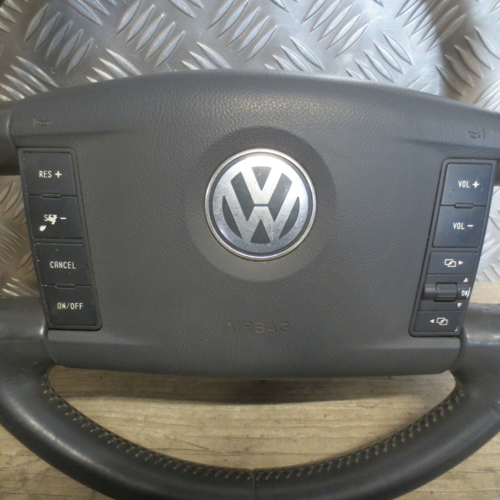 VW Touareg MK1 2005 Steering Wheel with Airbag 3D0419091S, 3D0880203B