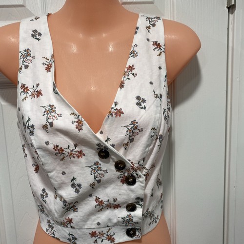 SUGAR + LIPS Short Sleeve Floral Crop Top - Picture 2 of 8