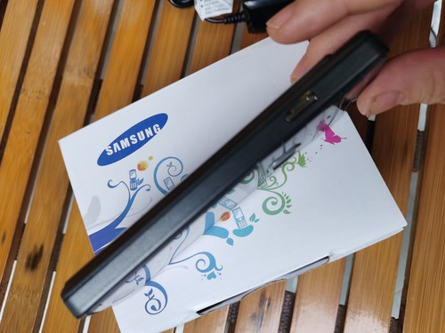 95% N ew Samsung S5610 Bluetooth 5MP 2.4 Unlocked 3G GSM MP3 Player Mobile Phone - Picture 10 of 13