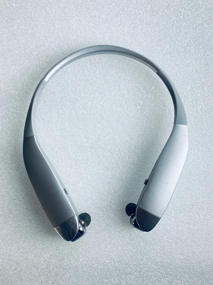 Auriculares intrauditivos inalámbricos insignia Bluetooth plateados con cancelación de ruido NS-CAHBTEBNC-S Foto 4 de 4