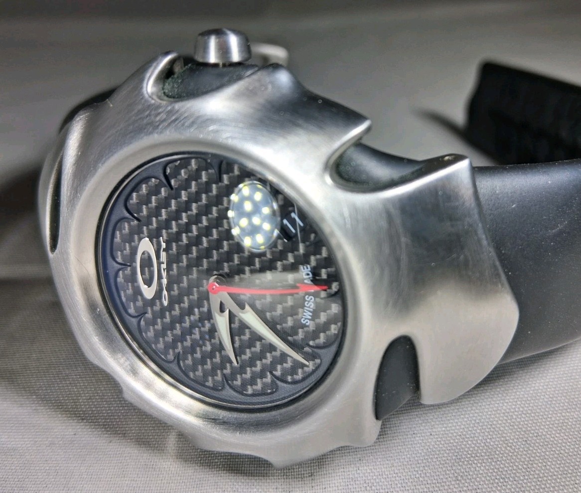 AUTHENTIC Vintage Oakley Blade Carbon Fiber Dial Silver Black
