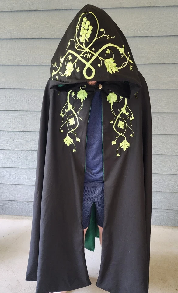 Capa renacentista bordada Foto 3 de 4