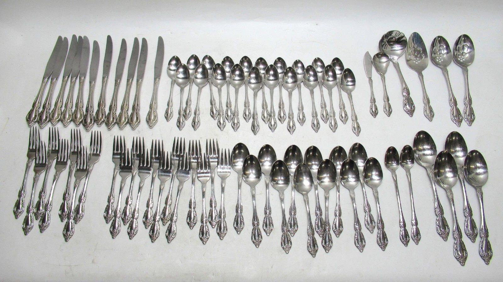 74 Pieces Oneida RAPHAEL Distinction Deluxe HH Stainless Flatware W/Serving