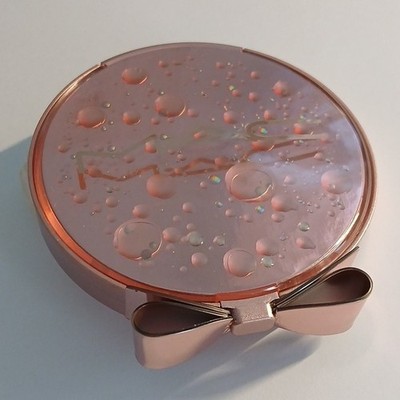 MAC Cosmetics Eye Love Surprises Eye Shadow Palette in ''Regal Rosé'' Shade Wave