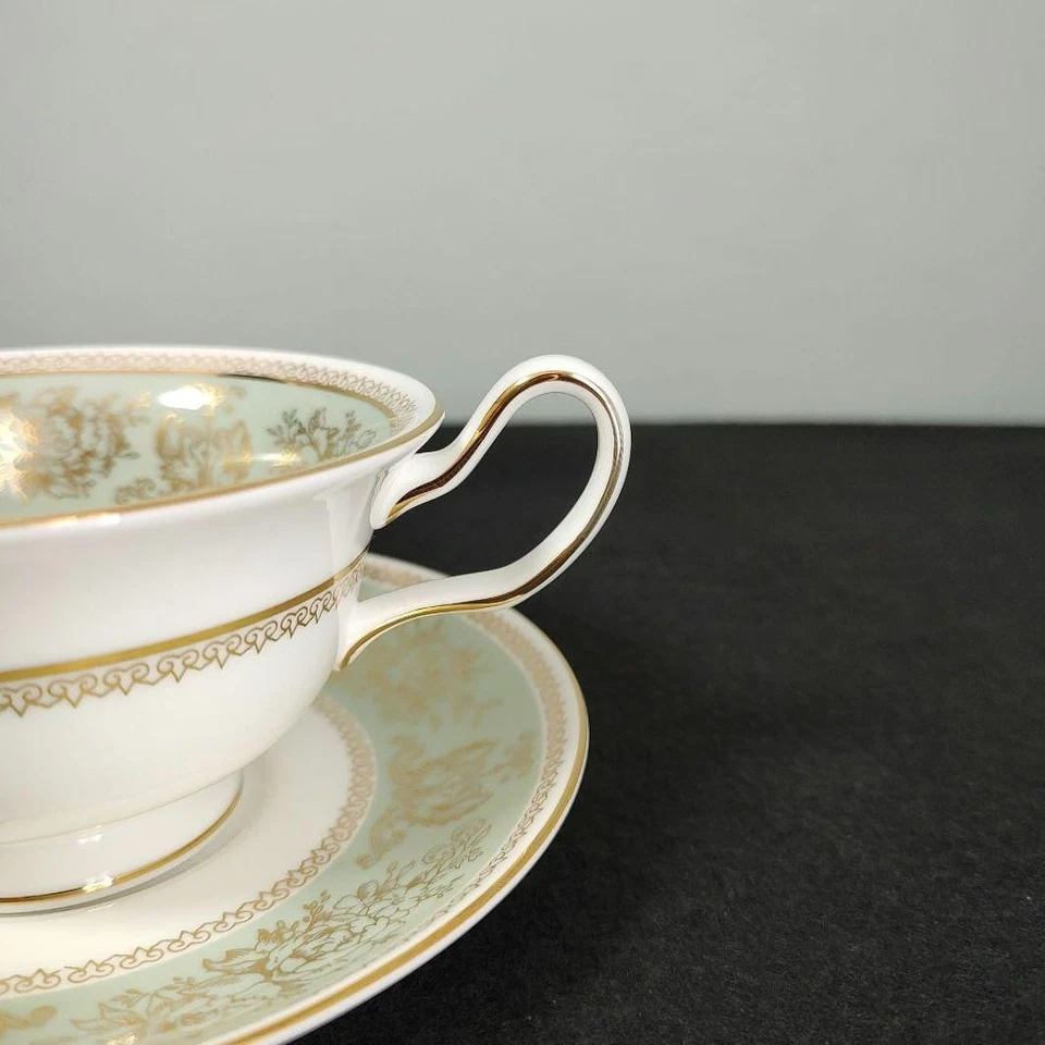 Juego de tazas y platillos sopa verde salvia Wedgwood Columbia diseño rosa grifo dorado Foto 3 de 4