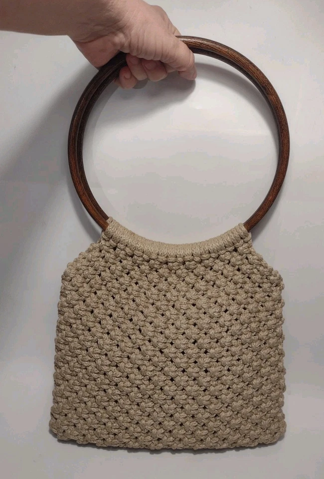 Bolso de hombro vintage de macramé hecho a mano de los años 70 con asas circulares de aspecto de madera grande Foto 3 de 4