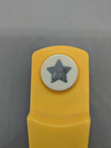 Bundle of 4 Decorative Paper Punch Scrapbook Card Making Craft Art-Free Shipping - Picture 2 of 9