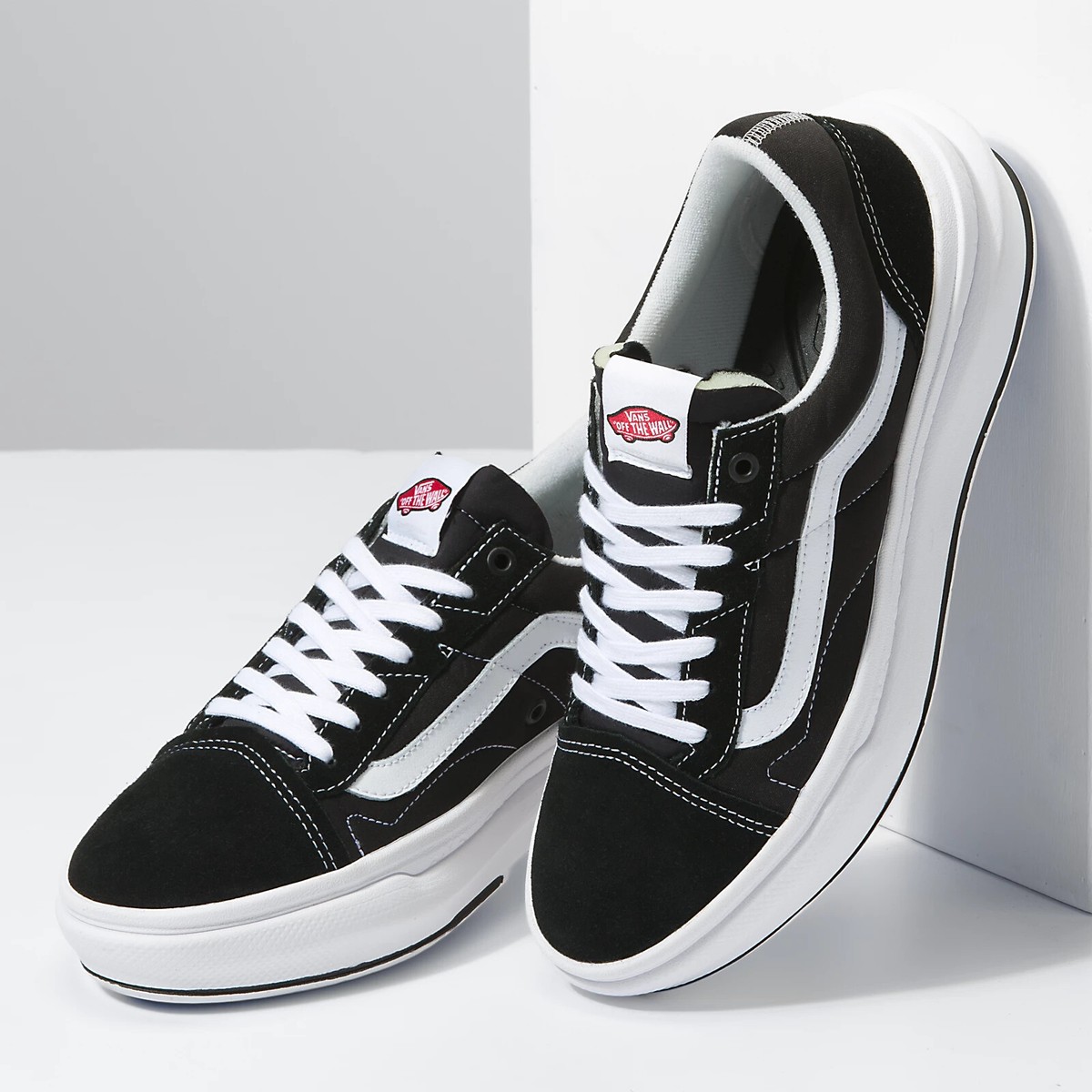 VANS - ComfyCush OLD SKOOL OVERT CC Sneakers - Black/White VANS - ComfyCush OLD SKOOL OVERT CC Sneakers - Black/White