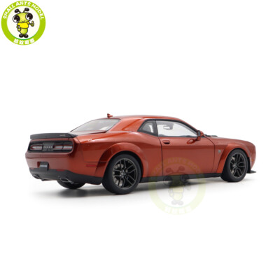 1/18 Dodge Challenger R/T Scat Pack Widebody 2022 AUTOart 71773