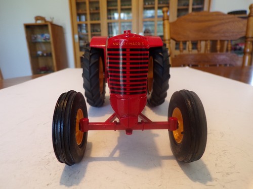 Vintage 1990 SpecCast 1:16 Massey Harris Pacemaker Tractor, #2685, LE/SE, NIB - Picture 9 of 17