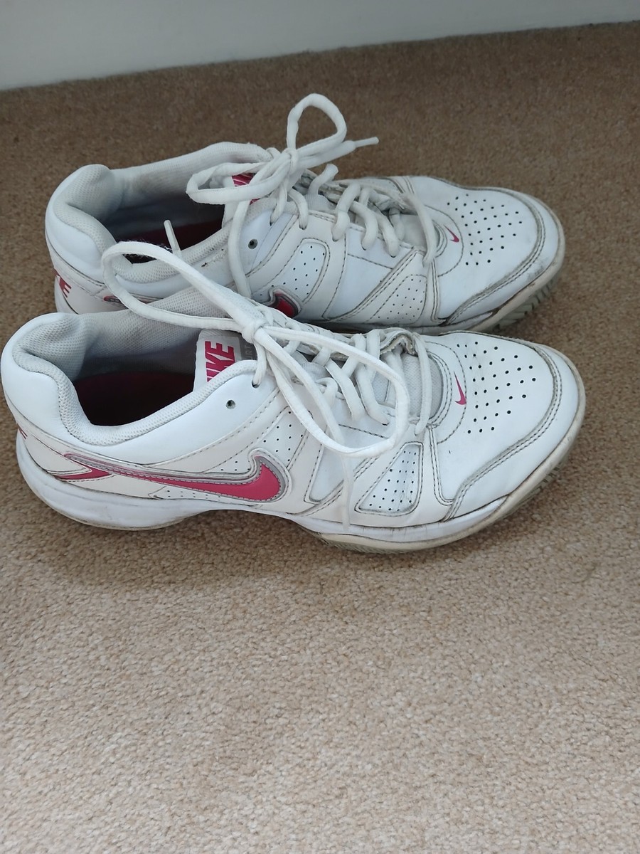 womens white and red nike shoes