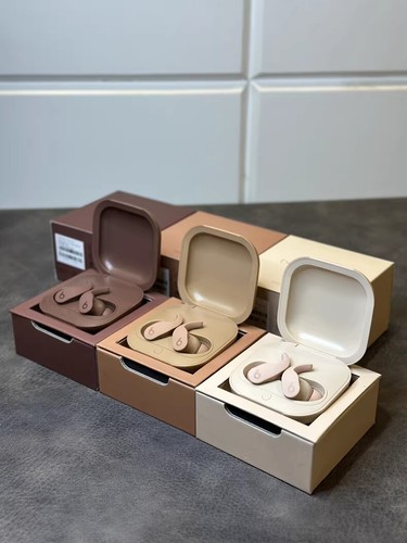 by Dr. Dre Fit Pro x Kim Kardashian True Wireless NC Earbuds - Zdjęcie 2 z 15