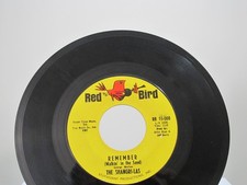 45 RECORD - THE SHANGRI-LAS -  REMEMBER WALKIN IN THE SAND