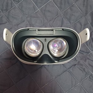 Meta Oculus Quest 2 Standalone VR Headset with Controllers USB-C White