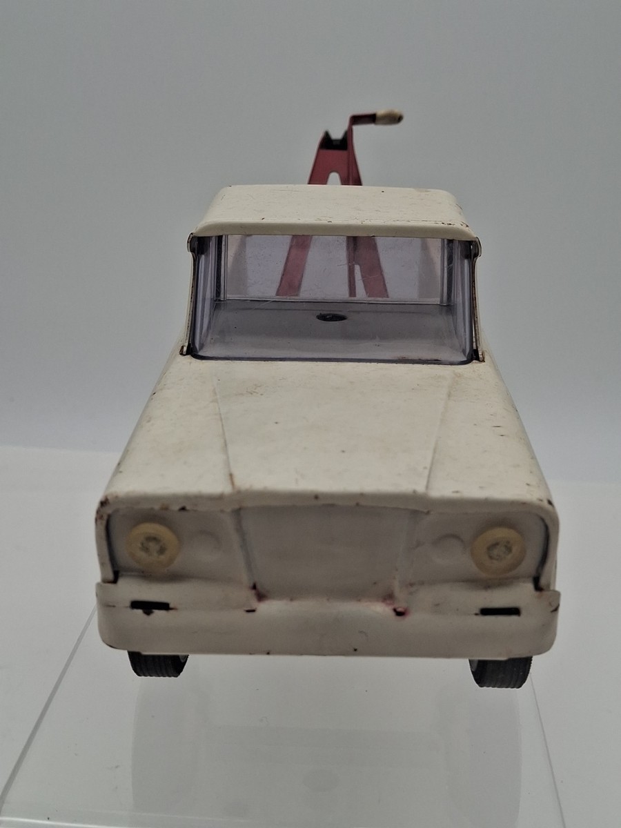 Vintage Tonka Jeep Wrecker Tow Truck Wagoneer Pressed Steel White