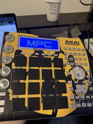 #ad Akai Professional MPC Studio Sampler Yellow Custom FAT 16 Pads Built in Effects $160.00