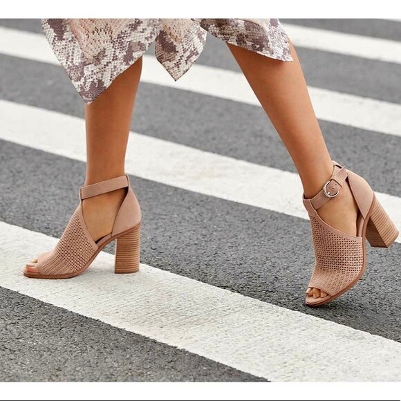 marc fisher sandals sale