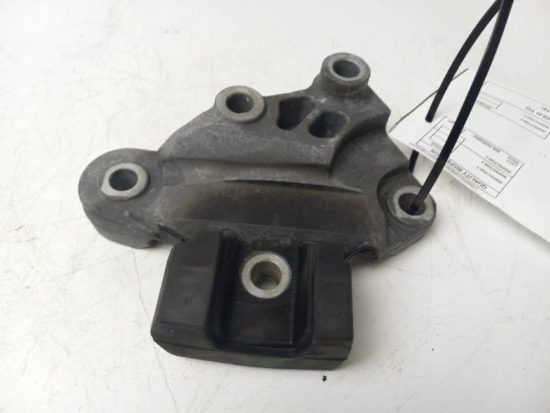 Nissan Rogue 2011 montaje de motor Foto 3 de 4