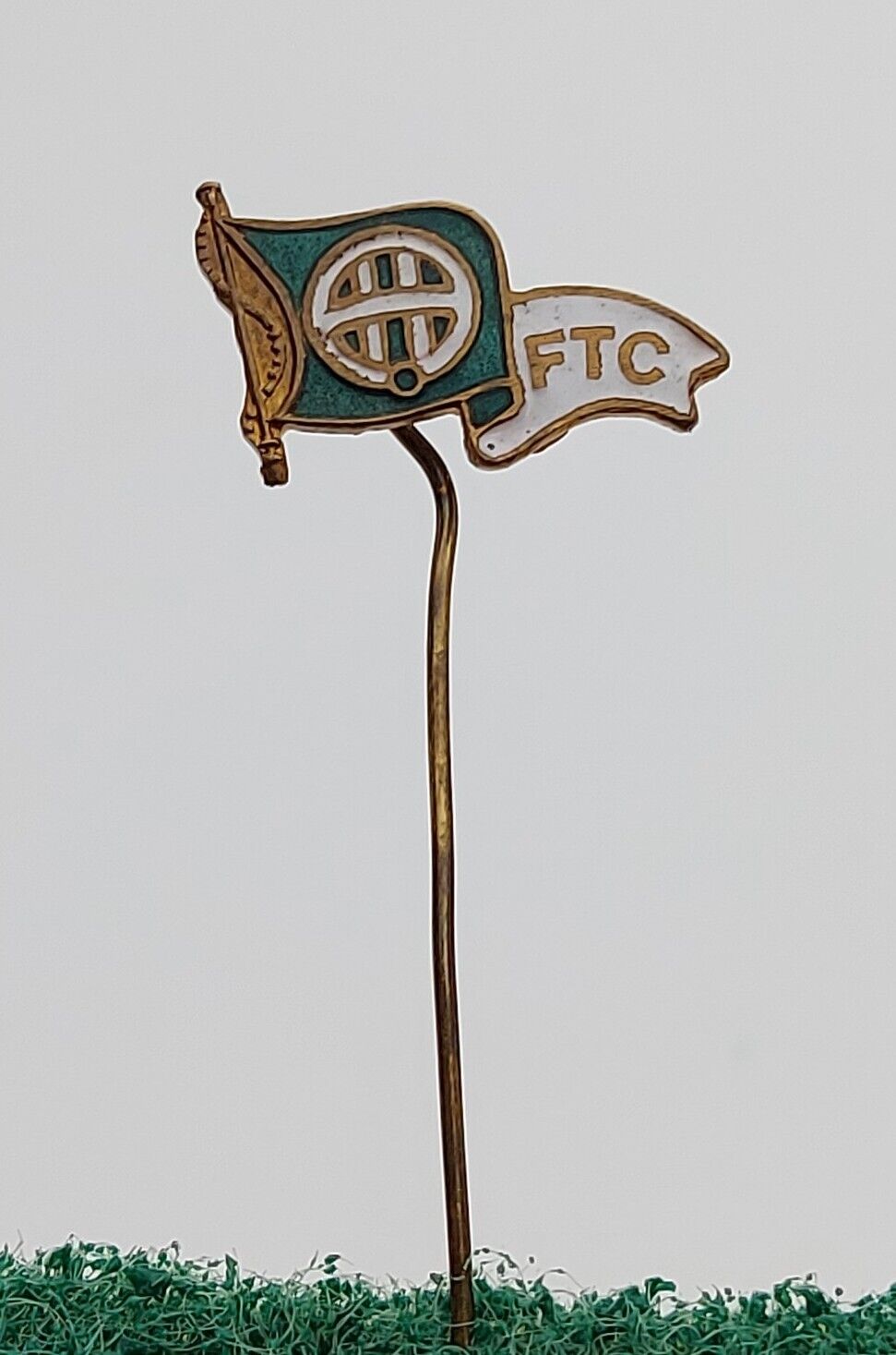 FERENCVAROSI TC. FOOTBALL CLUB. Vintage Soviet pin badge. Rarity.