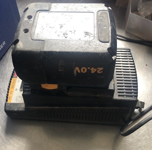 Caricabatteria Ryobi MSBC-2400 9,6 V-24 V Ni-Cd tipo scorrevole solo BPS-2420 - Foto 2 di 5