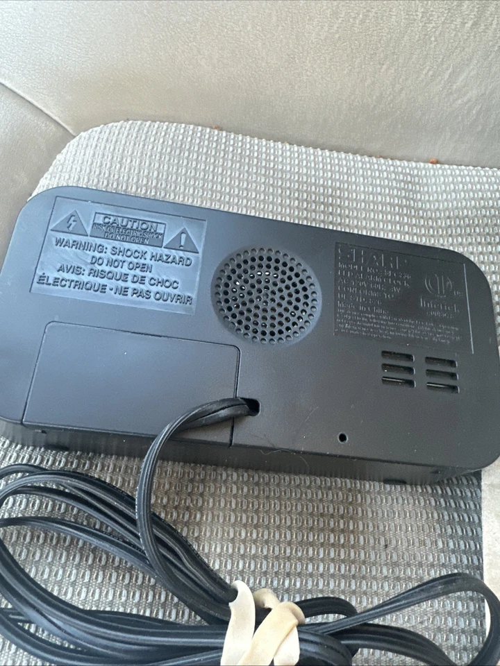 Sharp Model SPC736 LED Alarm Clock - Image 2 of 2