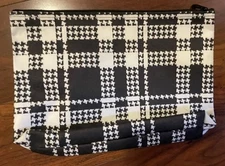 Thirty One Zipper Pouch