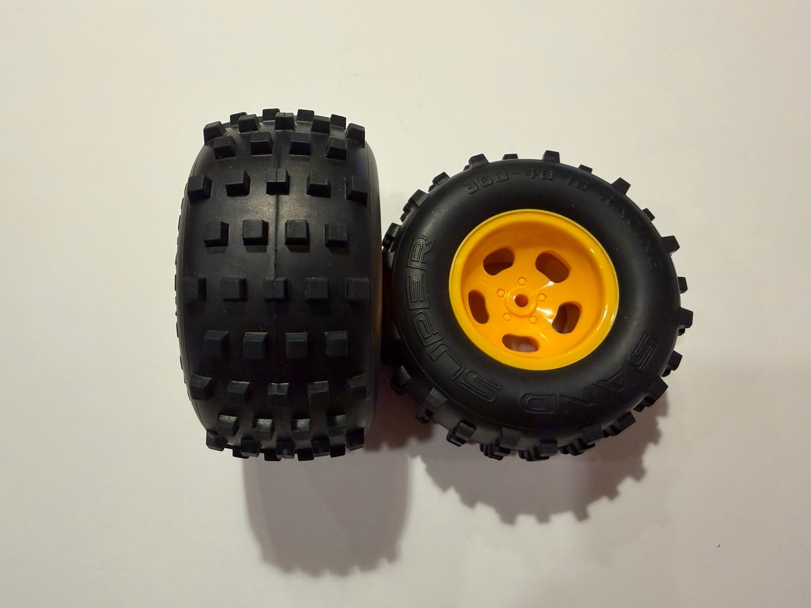 NEW KYOSHO Super Beetle Wheels & Tires Rear