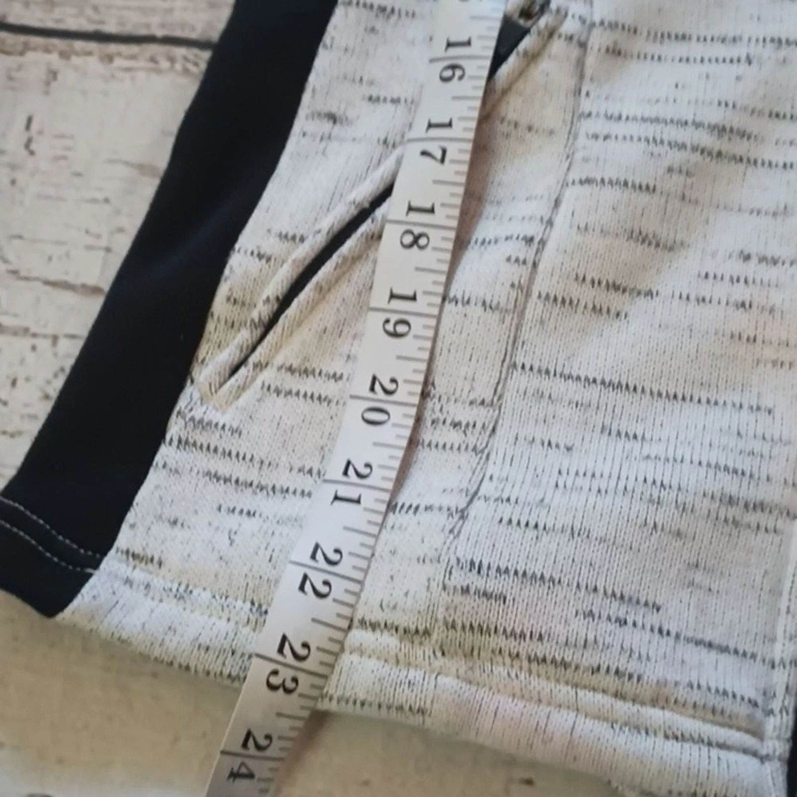 VETEMENTS Felpa con cappuccio e zip in maglia nera bianca Avalanche M