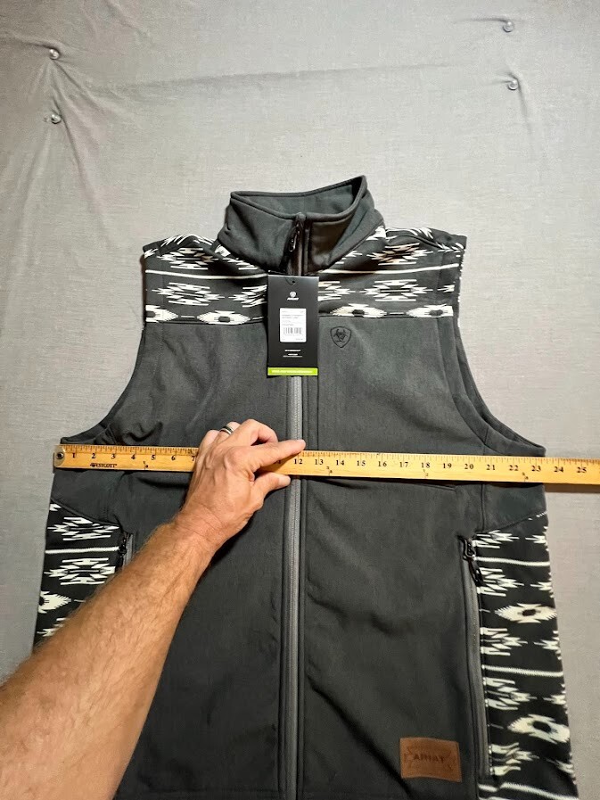 ARIAT Chimayo Softshell Vest Large Full Zip Gray White Sleeveless Logo