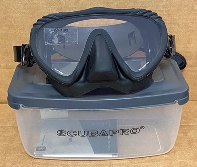 SCUBAPRO GHOST DIVE MASK W/ EZ STRAP (BLACK) BRAND NEW.