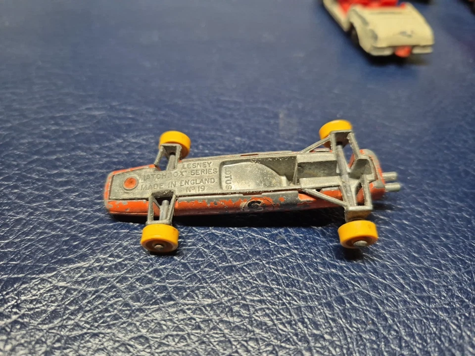 MATCHBOX LESNEY 19 ORANGE VARIATION LOTUS RACING CAR - Image 3 of 4