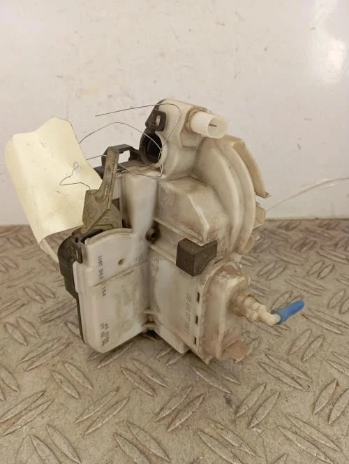 Serrure avant droit VOLKSWAGEN POLO 3 PHASE 1 6N1837016E - Photo 2/4