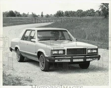 Press Photo Ford Granada four-door sedan - lrb11877