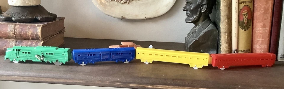 Juego de tren vintage de la ciudad de Los Ángeles de plástico NOSCO de los años 60 cuerda motor y coche Foto 2 de 4