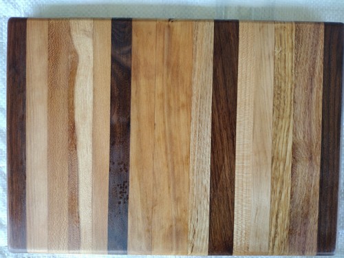 Handgefertigtes amerikanisches Brotschneidebrett Nussbaum, Sycamore, Kaugummi, Eiche 13x9x1 - Bild 3 von 7