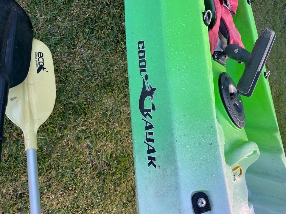 3seat kayak 2seats2life jackets 3paddles green and white in colour - image 2 of 4