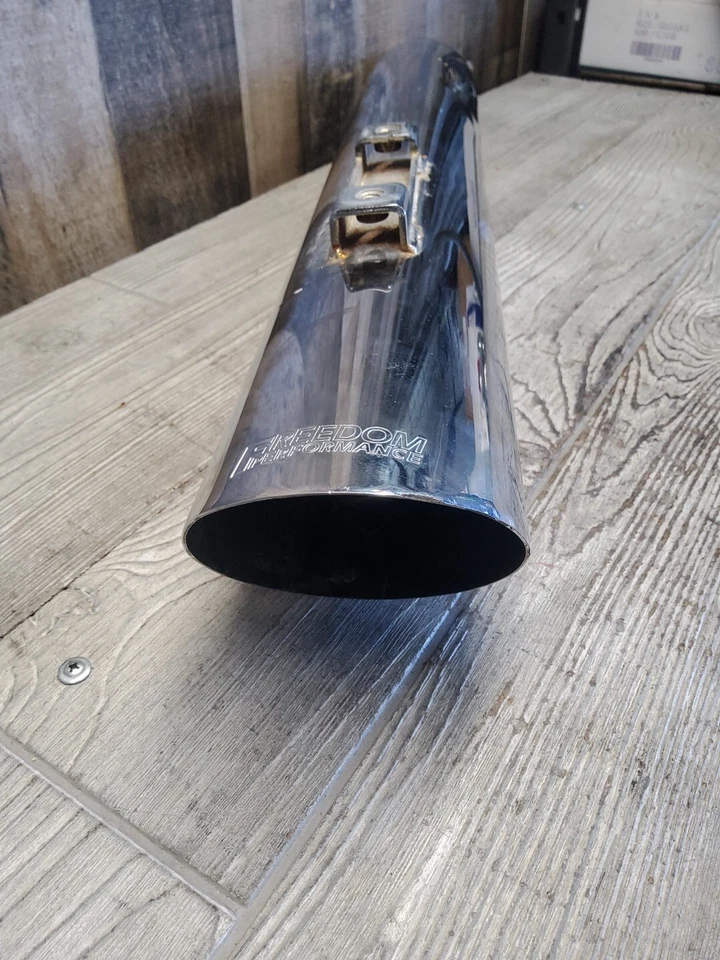 2009 09 07-11 Harley Davidson Road King Left Side Freedom Performance Muffler  - Image 2 of 4