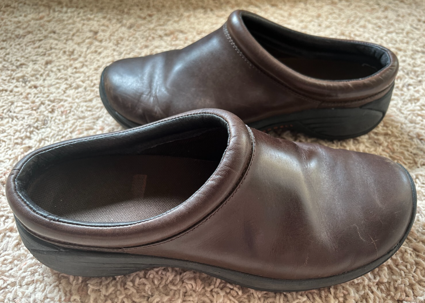 Zoccoli slip on Merrell Encore Nova in pelle marrone liscio da donna taglia 8 5