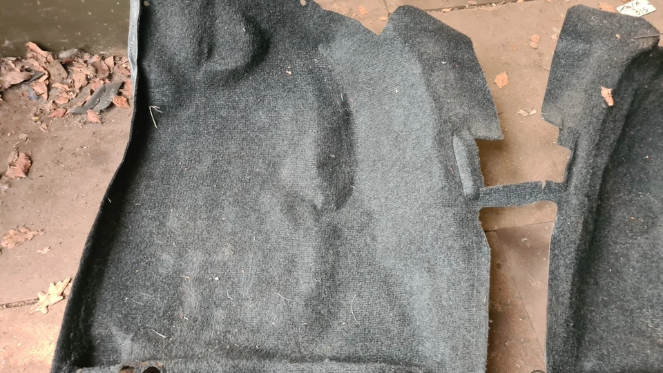 ALFOMBRA SUZUKI JIMNY 2005 - 2018 GRIS OSCURO MANUAL Foto 3 de 4