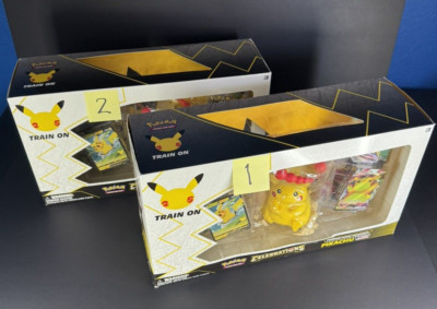 2x POKÉMON TCG PIKACHU VMAX Figure Premium Collection Pokemon Celebrations NEW