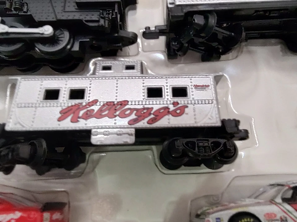 Terry Labonte #5 Kellogg's Iron Man Revell Collection 7 piezas HO Train Set 1996 Foto 4 de 4