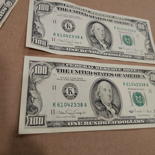 $100 Dollar Bills Two Consecutive 1990 Uncirculated K 90. 20 Dollars Is Bonus - Picture 2 of 11
