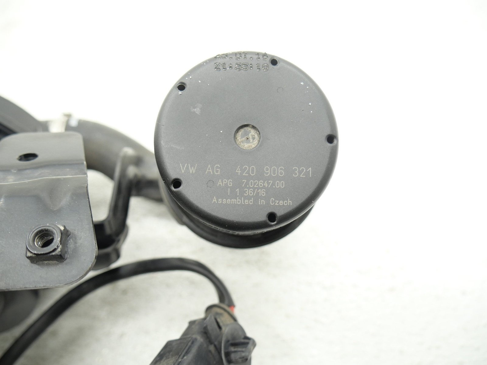 Audi R8 Spyder 2017-2023 Left Secondary air pump P/N 4S0906601A