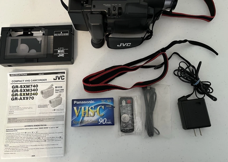 JVC GR-SXM240 SXM240U VHS-C Video Camera Camcorder Bundle w/ Charger Bag Remote - Image 2 of 4